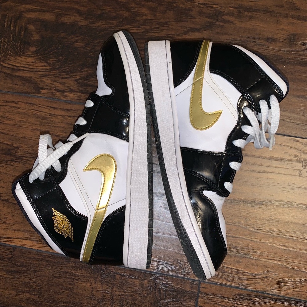 Jordan 1 Patent Black White Gold